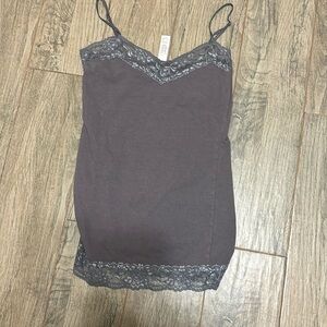 Thin strapped long tank top with lace